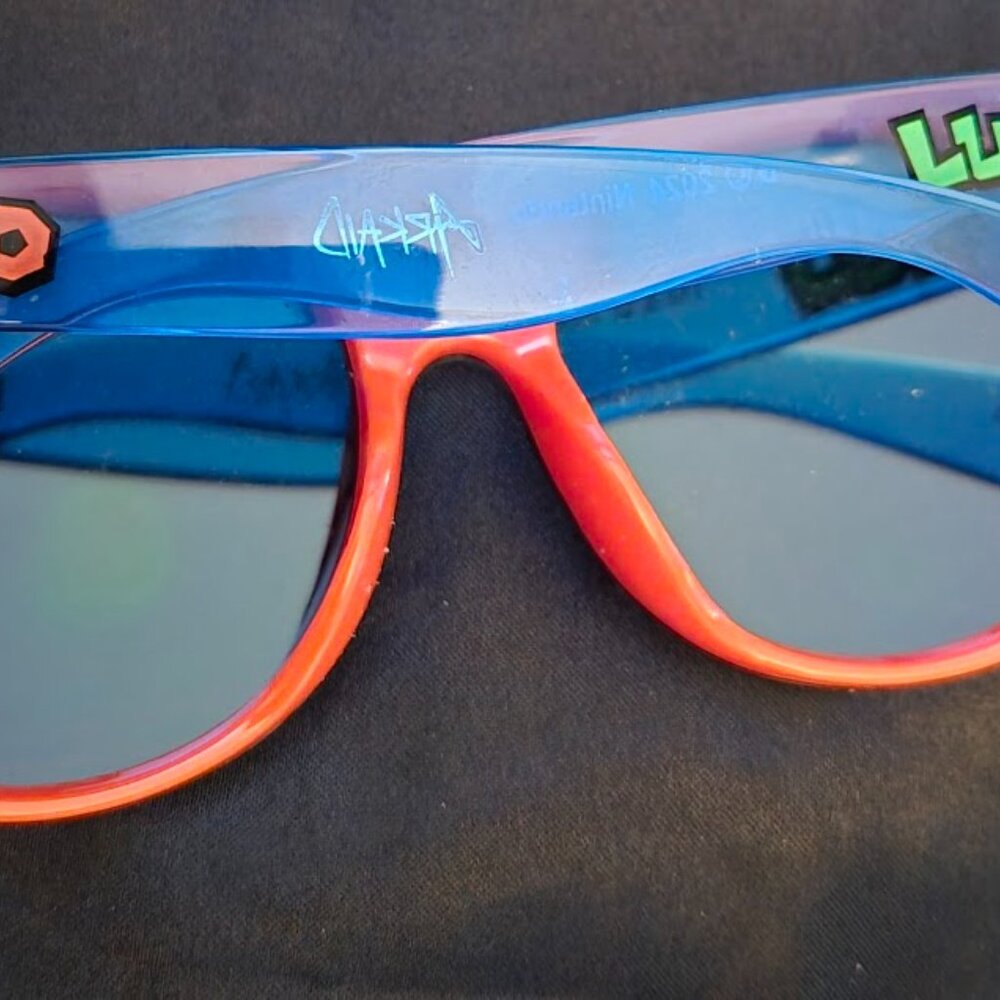 Officially Licensed Kids Arkaid Mario Blue Frameless Sunglasses 2024 Nintendo - Picture 2 of 3